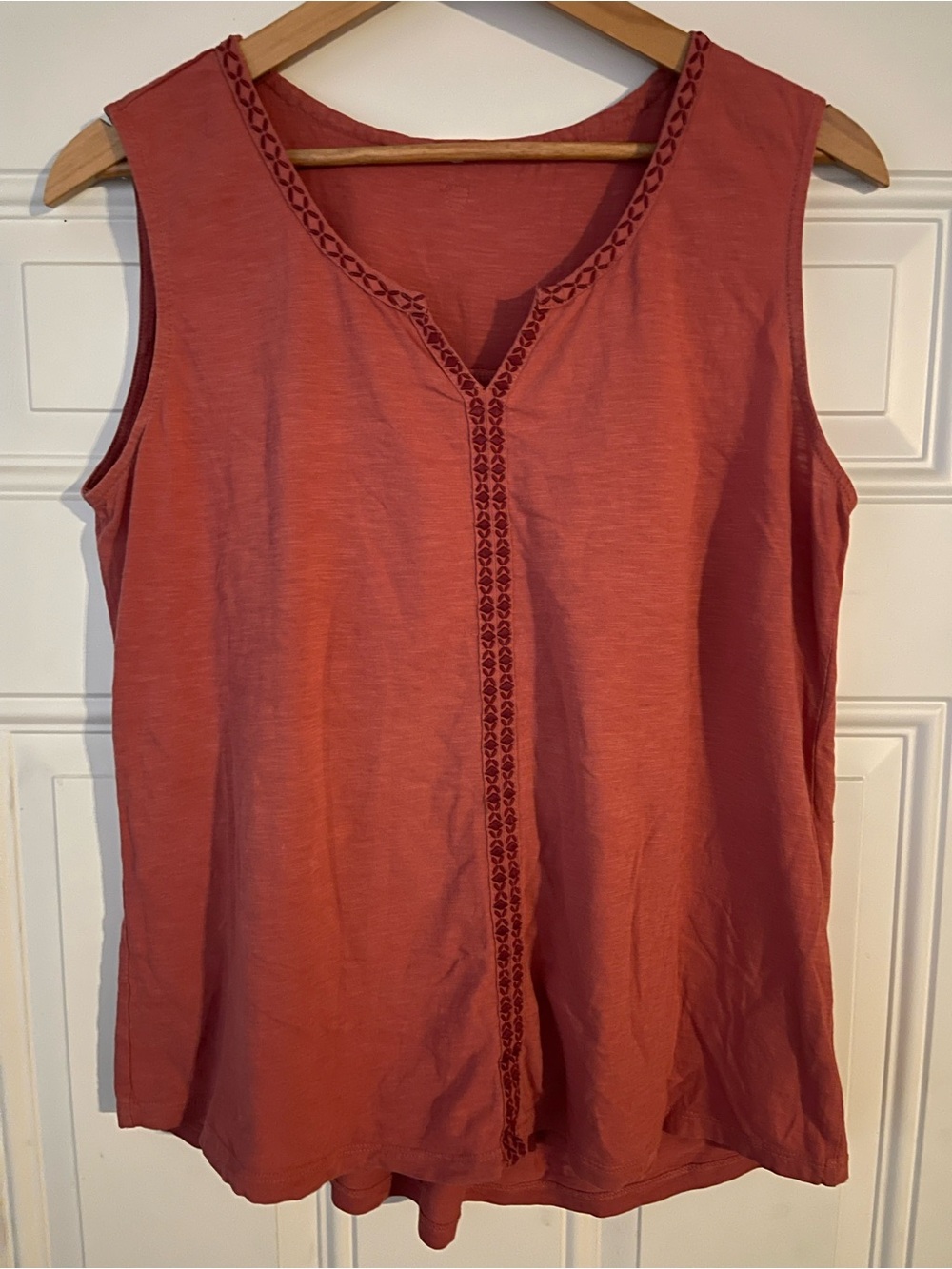 Sleeveless Embroidered V-Neck Tank Top Rust Kuhl 22” p2p
